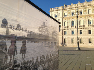 Un dettaglio delle strutture in piazza dell'Unità d'Italia